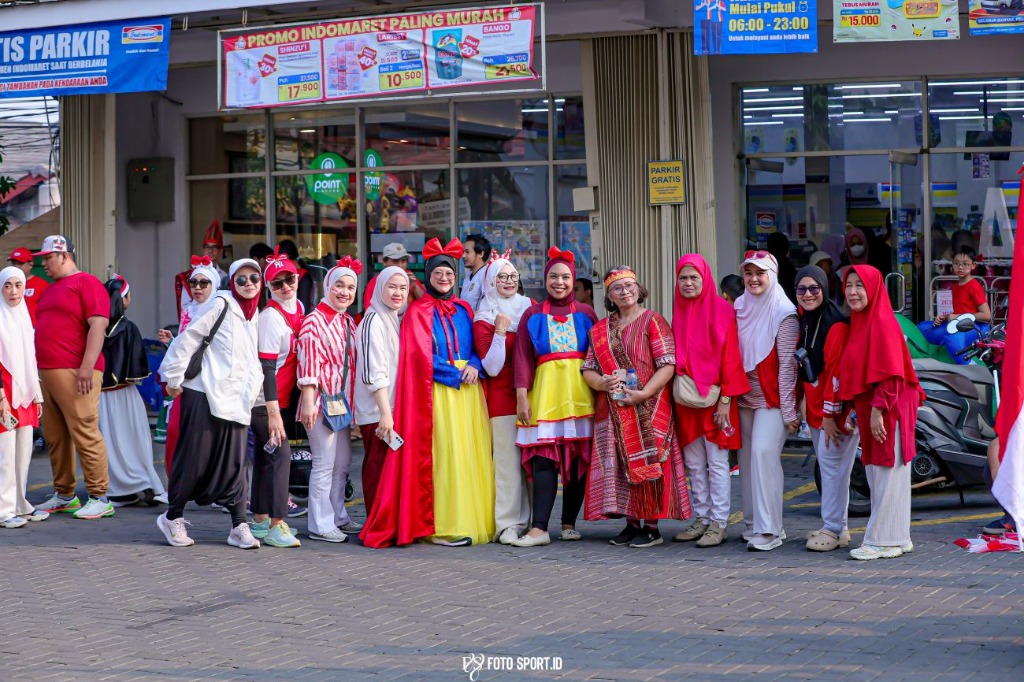 Foto Karnaval Kostum Warga Hunian 68